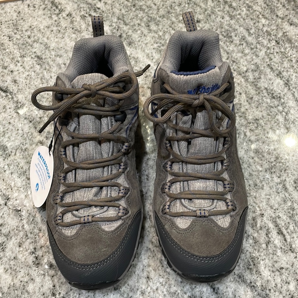 Northside women’s waterproof hiking boots. Size 6.5. New with tags